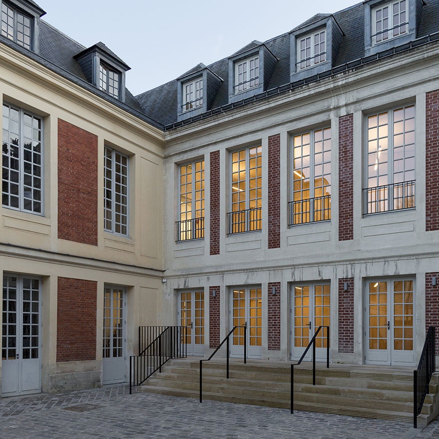 VERSAILLES